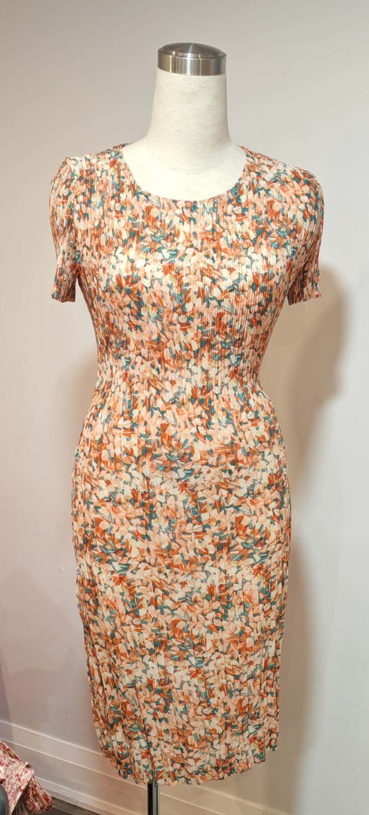 Floral dress on a mannequin against a plain wall with a visible timestamp.